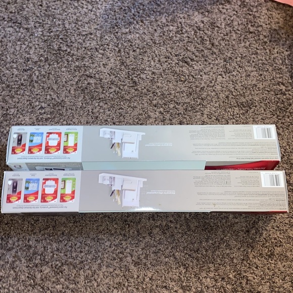 New! Command Picture Ledge with 10 Mounting Strips - Picture 3 of 6